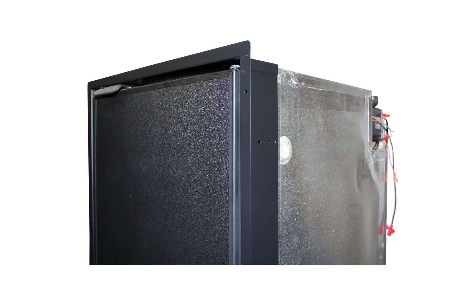 Réfrigérateur 12V-24V CC à porte simple Nova Kool R4200 et R4500 – 122 L (4.3 picu) pour conversion de van