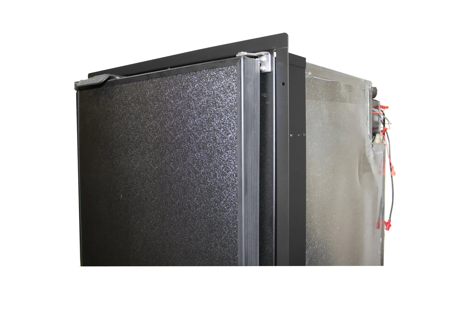 Réfrigérateur 12V-24V CC à porte simple Nova Kool R4200 et R4500 – 122 L (4.3 picu) pour conversion de van
